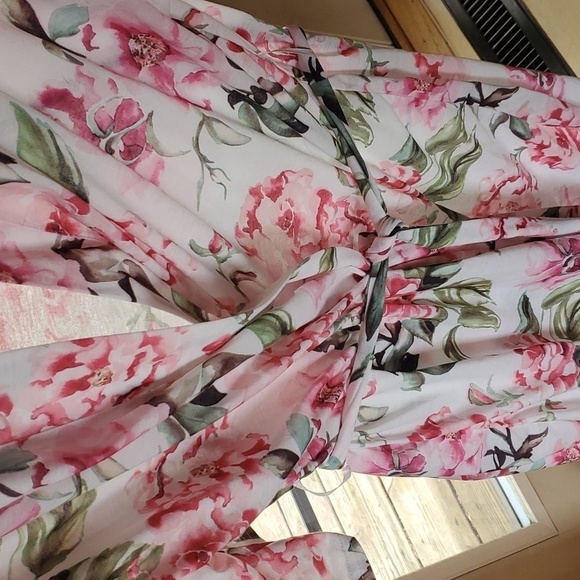 Show me your Mumu Brie White Pink Floral Tie Sz. OS Robe - Picture 5 of 10